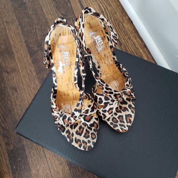 JLo Satin Leopard Print High Heels (size 6M) - Picture 2 of 5